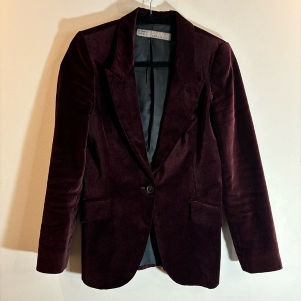 Velvet Single-Button Blazer in Deep Burgundy